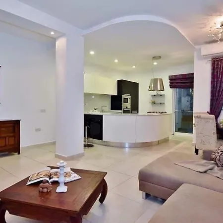 Apartment Luxury 2 Bedrooms *