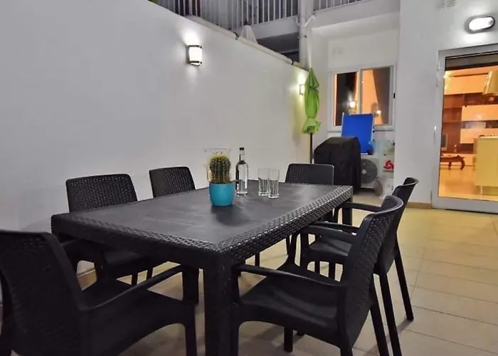 Luxury 2 Bedrooms Appartement *