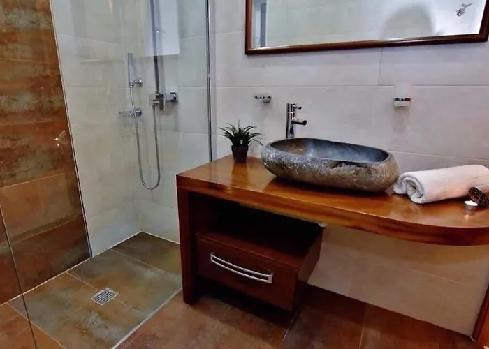 Luxury 2 Bedrooms Appartement *